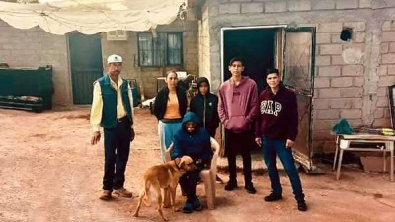 الرجل المسن مع عائلته وكلبه_مصدر الصورة_الخليج