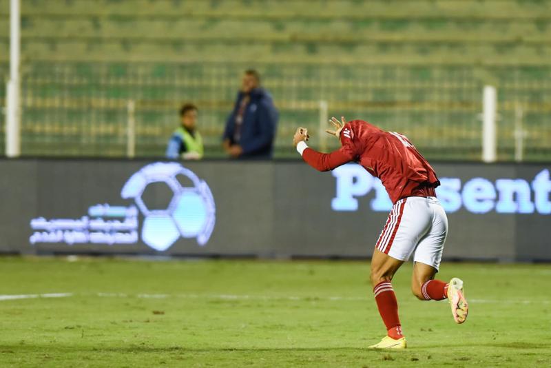 الأهلي يعبر إنبي بثنائية نظيفة في الدوري المصري