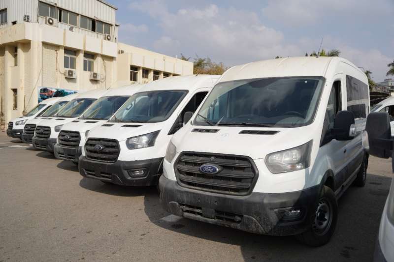 وزارة التخطيط تسلم قطاع الأحوال المدنية 18 سيارة متنقلة تكنولوجية لخدمة المواطنين