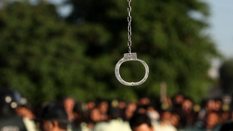 إعدام شخصين بسبب تظاهرات مهسا أميني بإيران