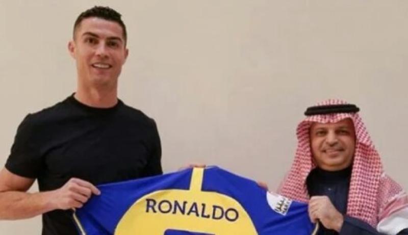 رونالدو يكشف سبب انتقاله إلى نادي النصر السعودي.. فيديو