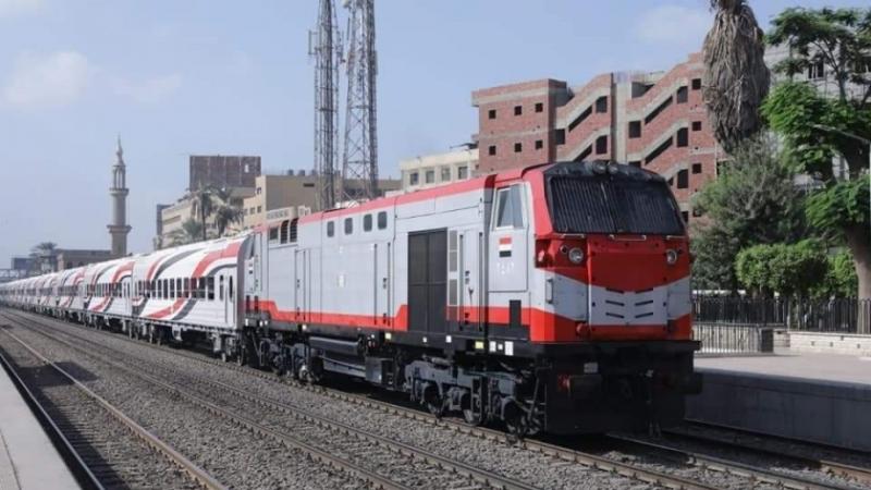 «السكك الحديد»: عودة حركة القطارات لطبيعتها بعد رفع العربة الساقطة بقطار أبو النمرس