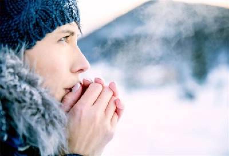 مع انخفاض درجات الحرارة.. لماذا يشعر بعض الأفراد بالبرد أكثر من غيرهم؟