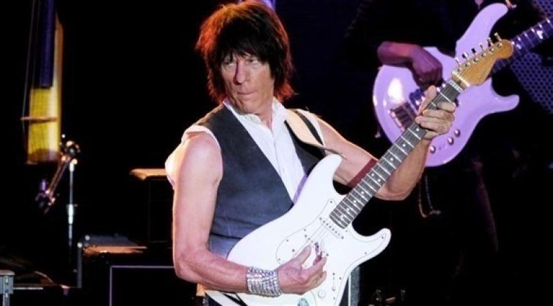 وفاة عازف الجيتار الإنجليزي جيف بيك متأثرا بإصابته بعدوى الالتهاب السحائي