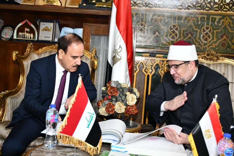 وزير الأوقاف خلال لقائه رئيس ديوان الوقف السني العراقي