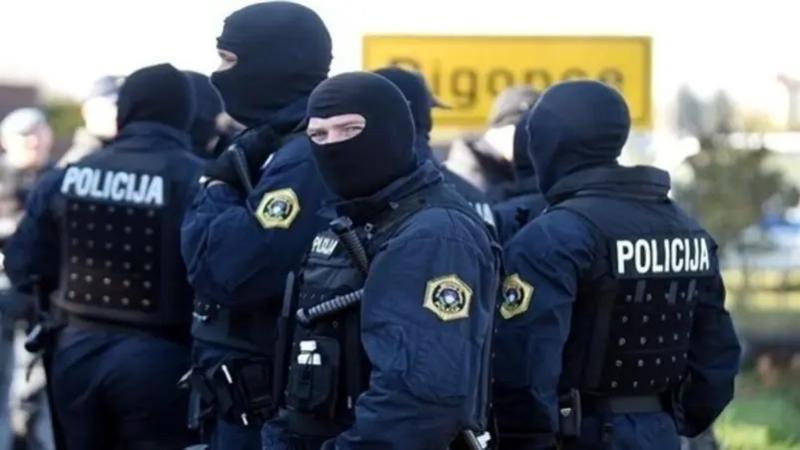 الشرطة المجرية ـ العربية