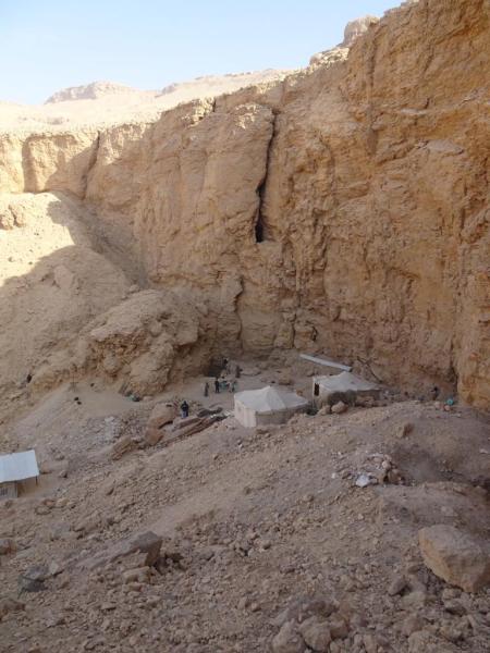 الآثار تعلن الكشف عن مقبرة ملكية بالبر الغربي بالأقصر