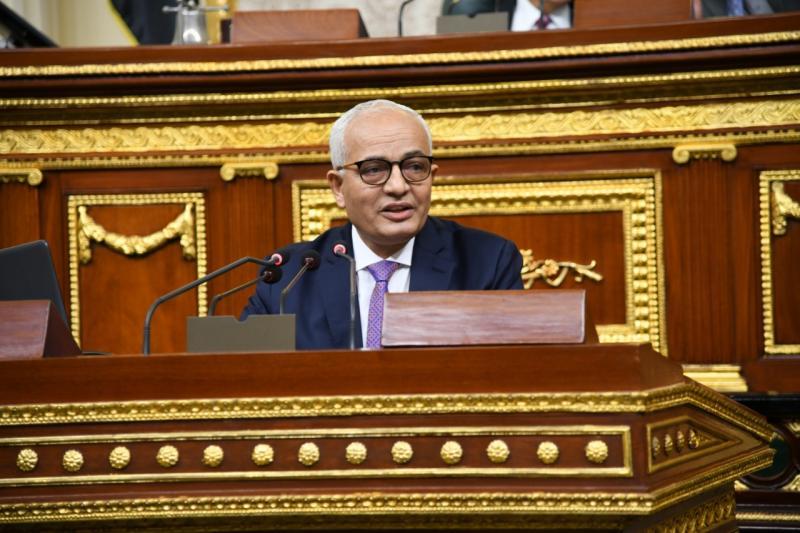 أولياء أمور المصريين بالخارج يناشدون وزير التعليم