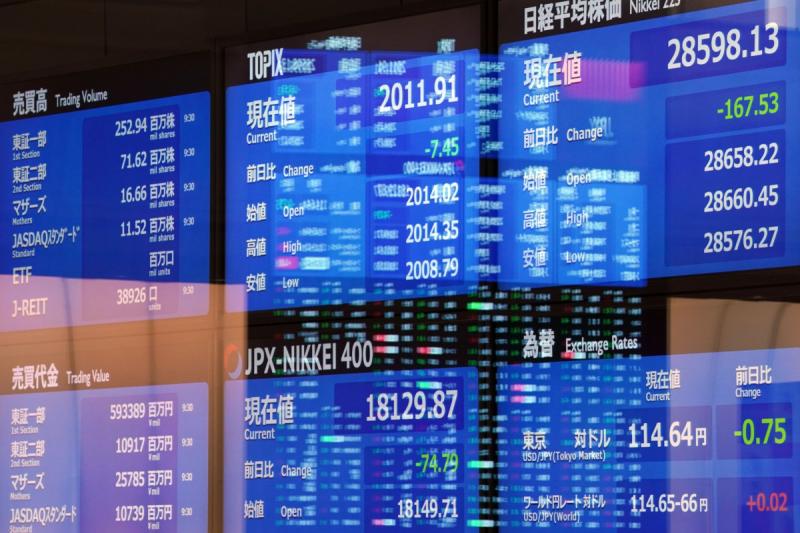الأسهم اليابانية تقفز مع تراجع الين بسبب قرارات المركزي
