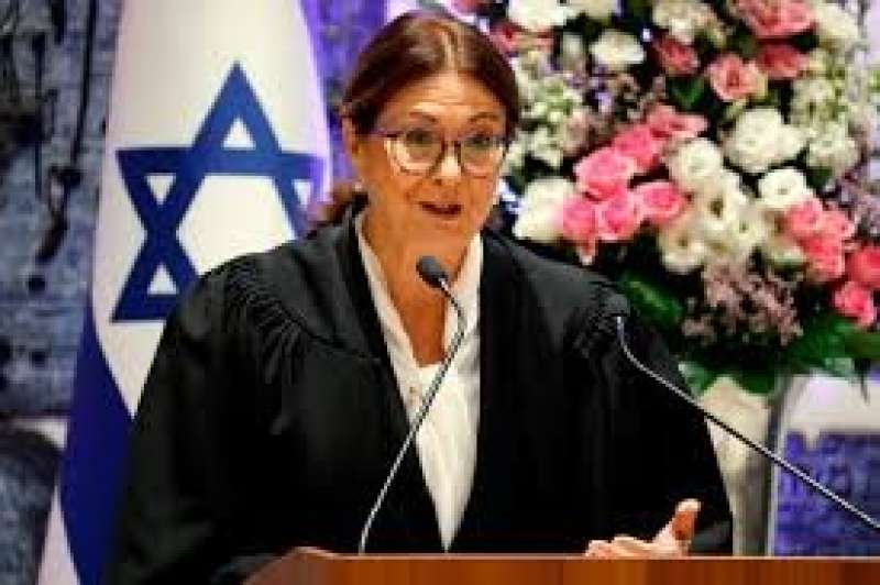 رئيسة المحكمة العليا الإسرائيلية تهدد بالاستقالة