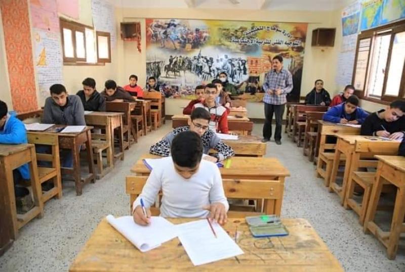 طلاب الإعدادية خلال الامتحان بسوهاج 