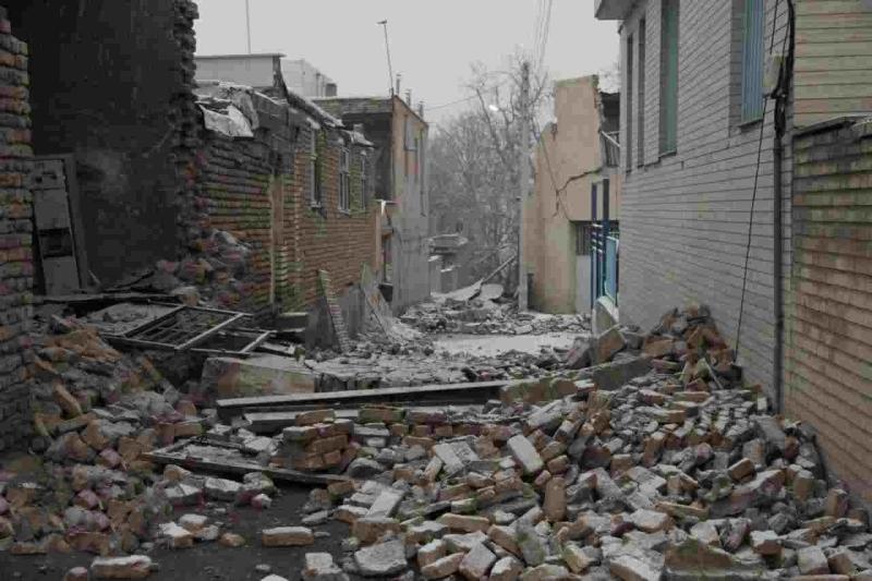 مقتل وإصابة 800 شخص بزلزال في غرب إيران