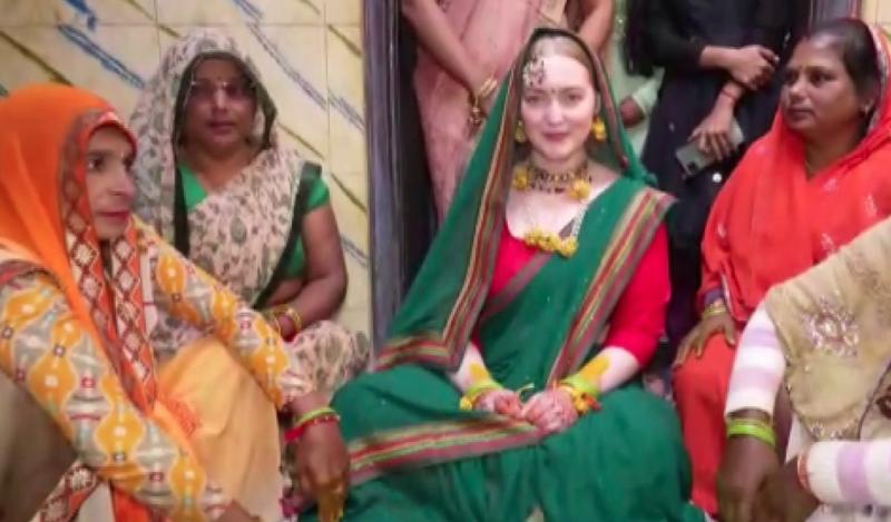 سويدية تقطع 6000 ميل للزواج من رجل هندي.. تلبية نداء الحب