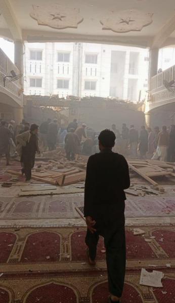 عاجل.. مقتل 2 وإصابة 70 إثر تفجير مسجد شمال غربي باكستان.. فيديو