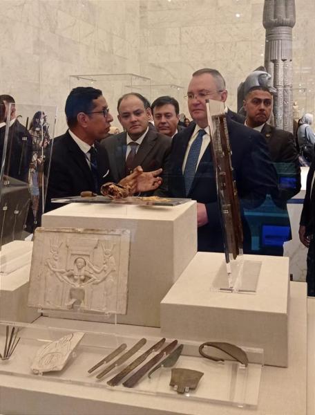 رئيس وزراء جمهورية رومانيا يزور المتحف القومي للحضارة المصرية
