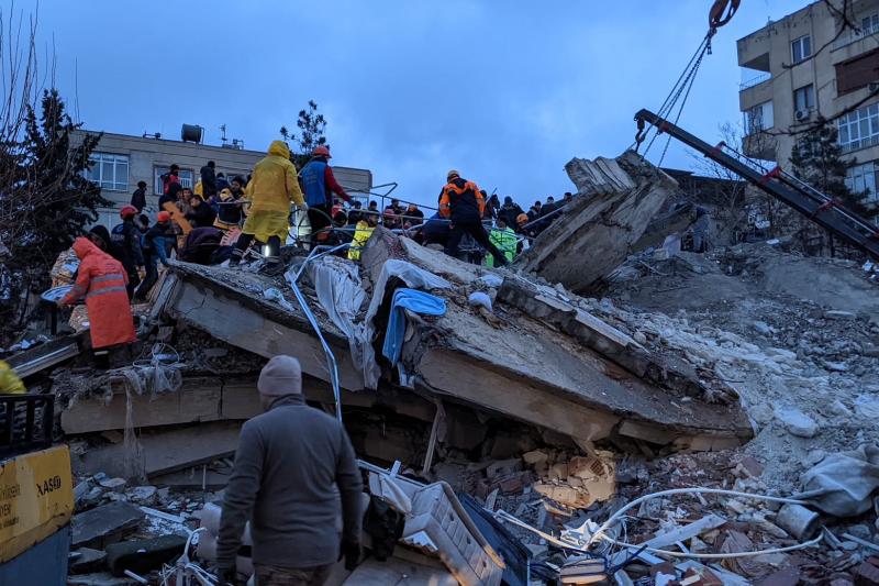 ضحايا زلزال تركيا وسوريا تحت الأنقاض