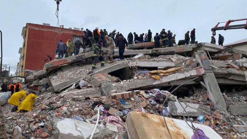 عاجل.. ارتفاع حصيلة ضحايا الزلزال في سوريا وتركيا لأكثر من 8900 قتيل