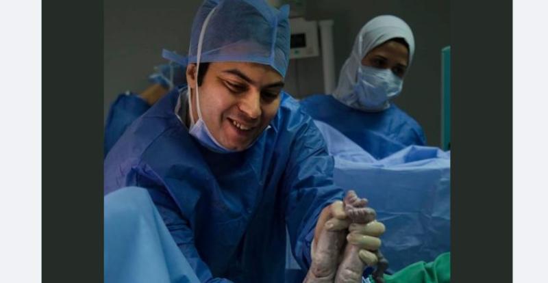 ولادة دون جراحة.. «الأطباء» تتحرك ضد محمد الدمياطي طبيب النساء المثير للجدل