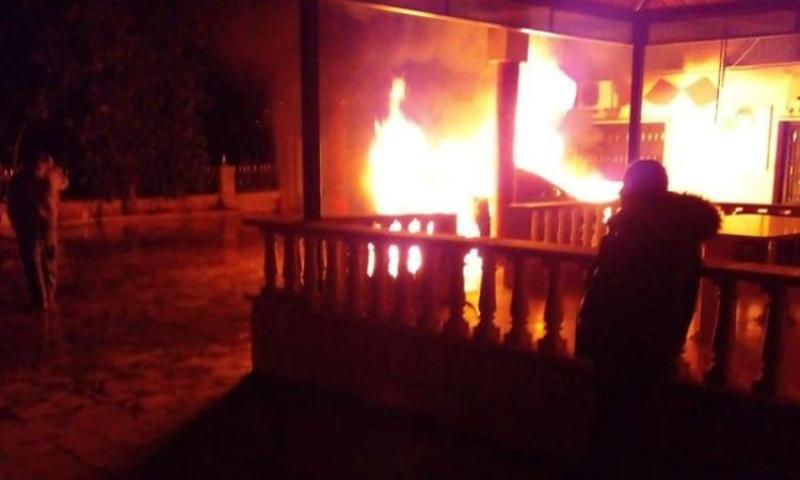 بسبب رفضه.. شاب لبناني يشعل النيران بمنزل حبيبته