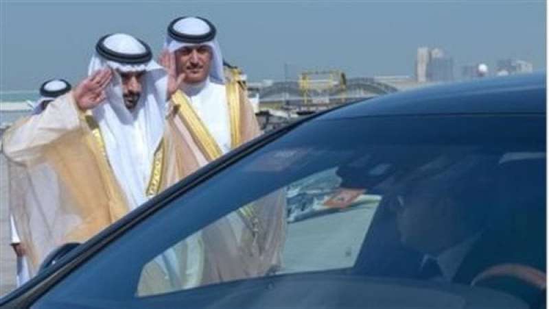 ولي عهد دبي يرحب بالرئيس السيسي بالتحية العسكرية
