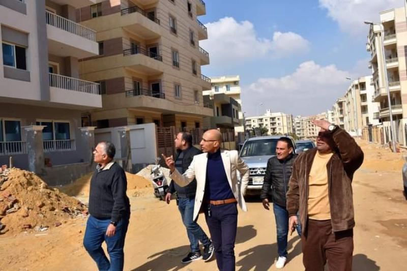 في أولى مهام عمله.. رئيس مدينة القاهرة الجديدة يتفقد المشروعات المختلفة ويأمر بإزالة الإشغالات
