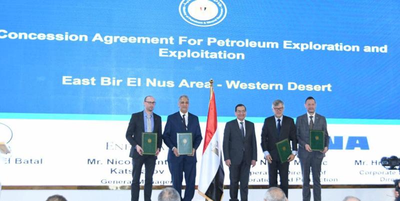 مصر توقع 5 اتفاقيات للبحث عن البترول والغاز بـ40 مليون دولار