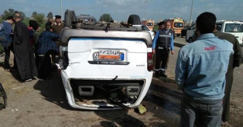 إصابة 7 أشخاص في حادث انقلاب سيارة ميكروباص بطريق دهشور