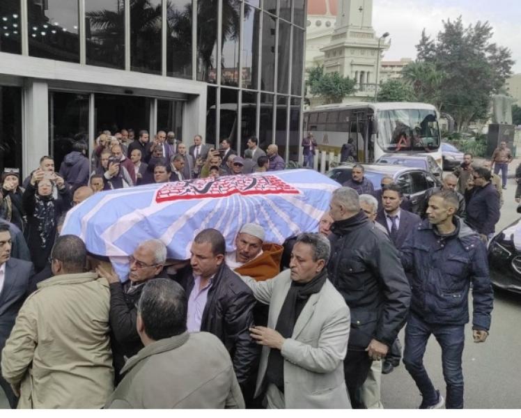 حشود صحفية تشيع جثمان عطا الله من أمام «الأهرام»
