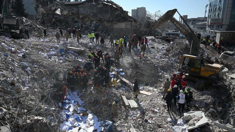 عدد قتلى زلزال تركيا وسوريا يرتفع لـ 46 ألفا