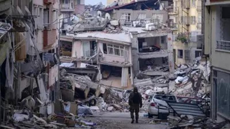 عاجل.. وفاة 3 أشخاص وإصابة 213 جراء زلزال تركيا الجديد