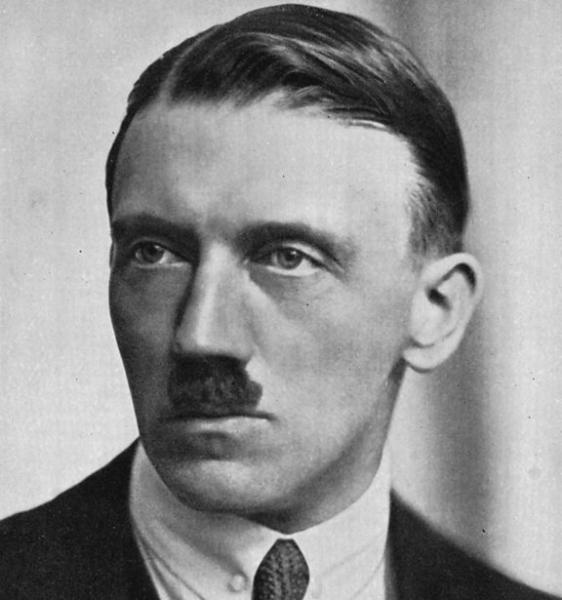 أدولف هتلر (BBC)