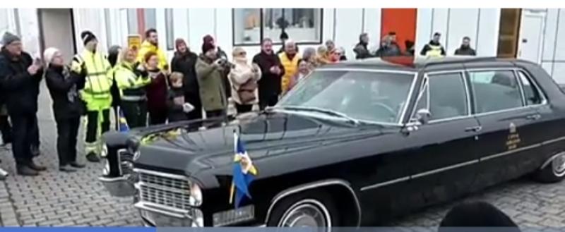تعطل سيارة ملك السويد في الشارع