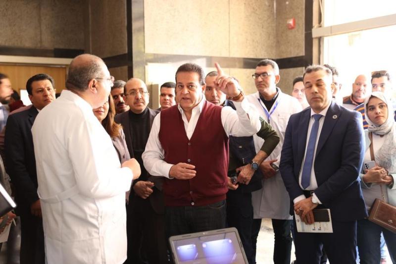 وزير الصحة يشدد على الالتزام بالجداول الزمنية لتطوير معهد الأورام بدمياط