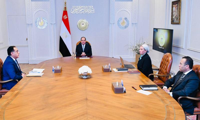 الرئيس السيسي خلال اجتماعه مع الحكومة (الطريق)