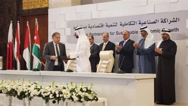 وزير التجارة يشارك في فاعليات الاتفاق بين صودا للصناعات الكيماوية ومجموعة دبي للاستثمار