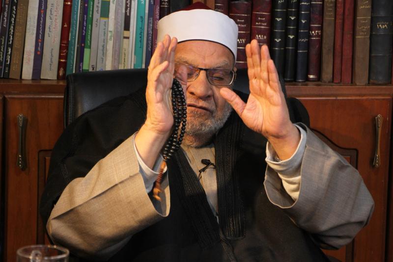 أحمد عمر هاشم: «الفرقان هو يوم التقى فيه الجمعان في غزوة بدر»