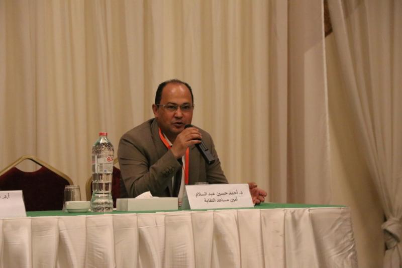 الدكتور أحمد حسين الأمين العام المساعد لنقابة الأطباء