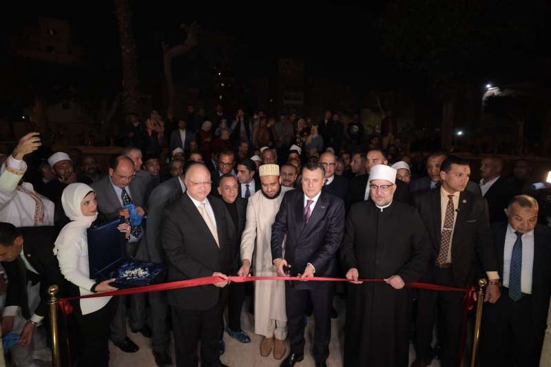 وزيرا السياحة والأوقاف ومحافظ القاهرة يفتتحون مسجد الحاكم بأمر الله