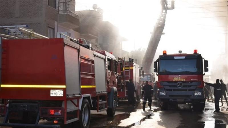 إصابة 3 أشخاص في حريق مخزن أنابيب بالجيزة