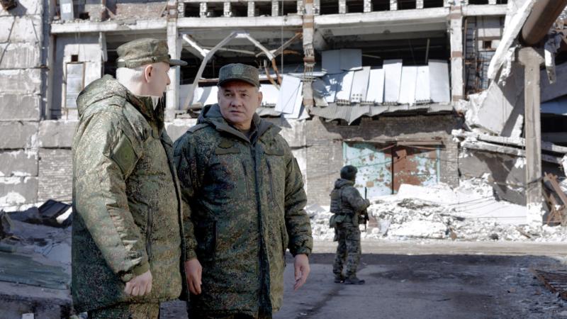 وزير الدفاع الروسي في أوكرانيا مع احتدام معركة باخموت