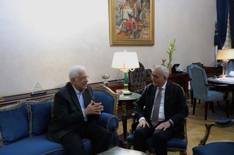 حجازي مع الدكتور حسام بدراوي ــ تصوير المركز الإعلامي لوزارة التعليم