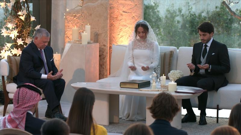 بيت الأردن يشهد حفل زفاف الأميرة إيمان بحضور الملك عبد الله «صور»