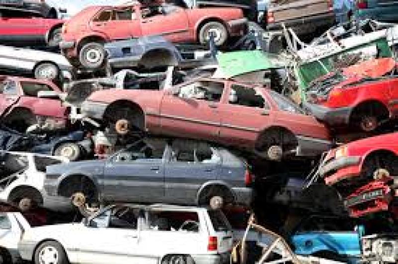 رفع 97 سيارة متهالكة ومتروكة بشوارع القاهرة والجيزة