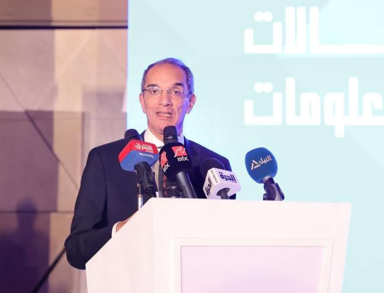 عمرو طلعت وزير الاتصالات وتكنولوجيا المعلومات 