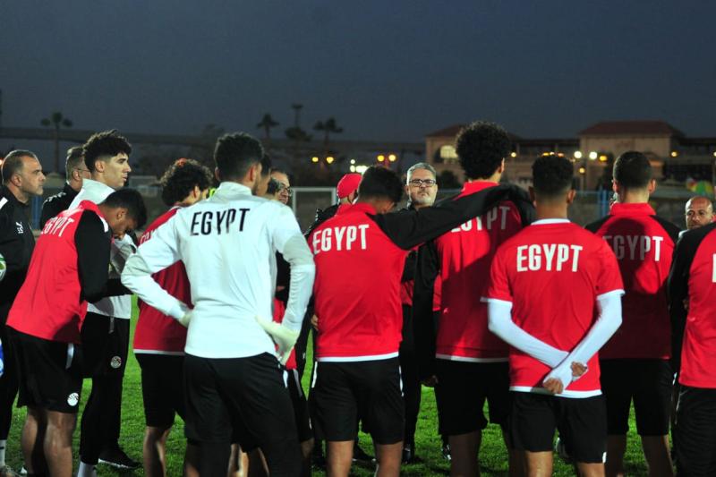 جهاز منتخب مصر يحضر مباراة الأوليمبي والسودان الودية