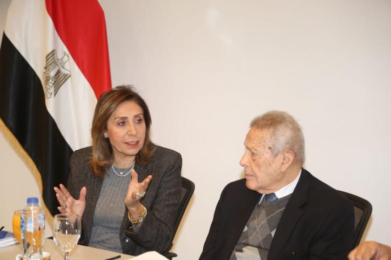 وزيرة الثقافة والسفير عبد الرؤوف الريدي