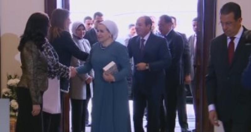 بث مباشر.. وصول الرئيس السيسي وقرينته إلى مقر احتفالية تكريم المرأة المصرية