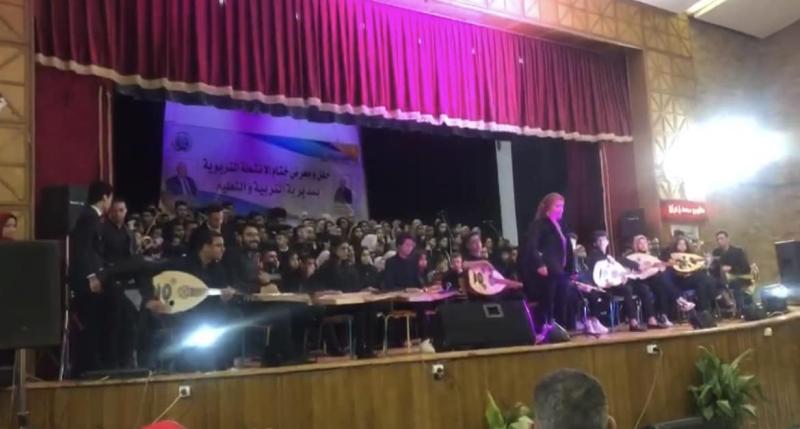 مدير تعليم الإسكندرية يهين مدرسة موسيقى أمام الطلبة ويتهمها بالفشل في احتفالية كبرى