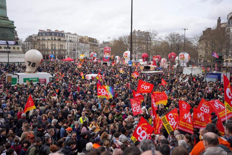 اشتباكات بين الشرطة والمتظاهرين في باريس