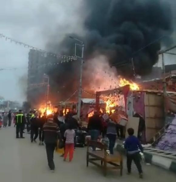 الدفع بـ 5 سيارات إطفاء للسيطرة على حريق شادر بيع فوانيس رمضان بالدقهلية
